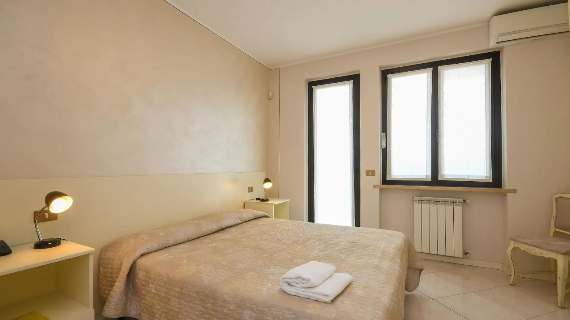 Appartamenti America Sirmione 0*,  Italia